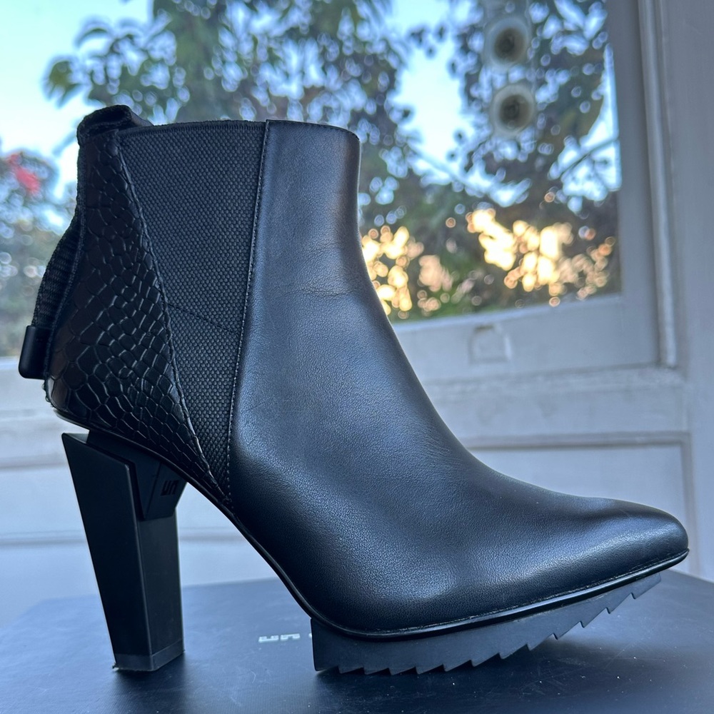 Lev Bootie Hi UNITED NUDE